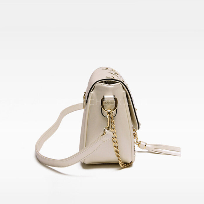 Flap shoulder bag with plum flower ornaments